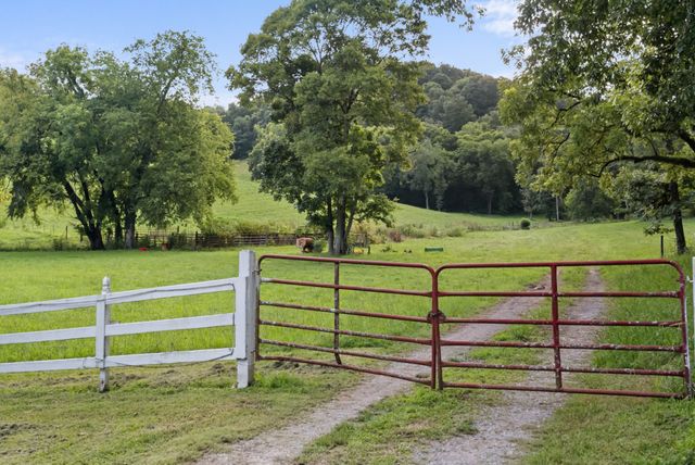 54 Warden Rd, Fayetteville, TN 37334