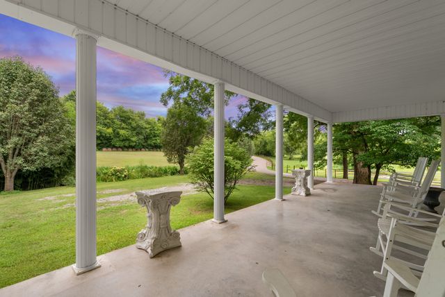 54 Warden Rd, Fayetteville, TN 37334