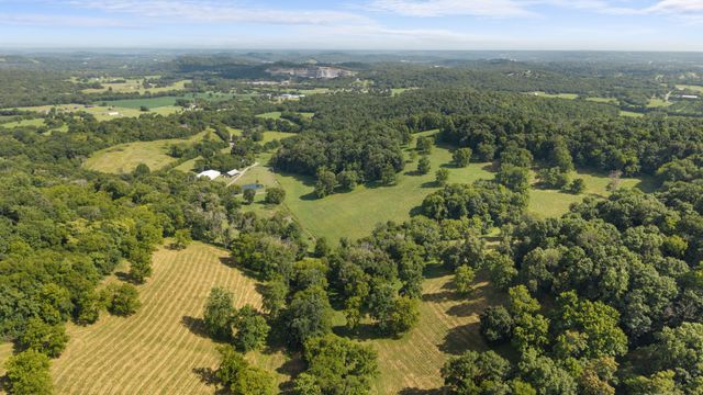 54 Warden Rd, Fayetteville, TN 37334