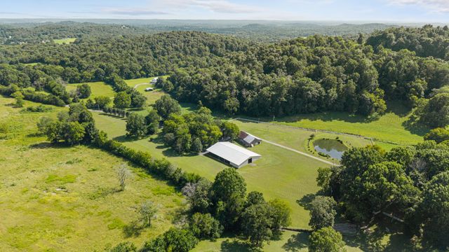54 Warden Rd, Fayetteville, TN 37334