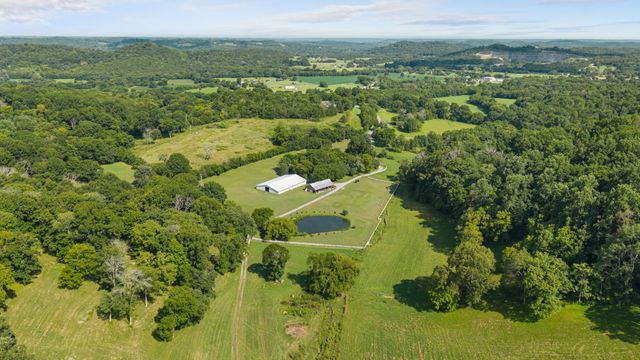 54 Warden Rd, Fayetteville, TN 37334
