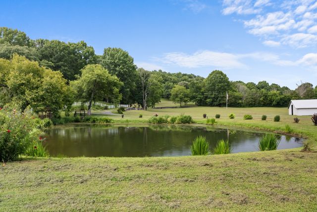 54 Warden Rd, Fayetteville, TN 37334