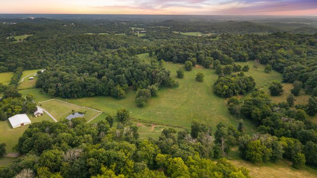 54 Warden Rd, Fayetteville, TN 37334