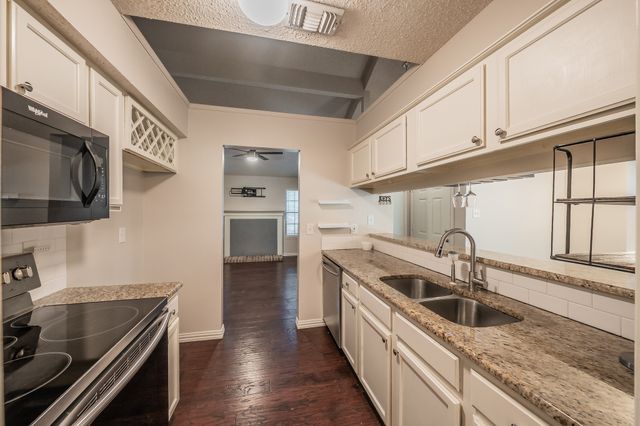 6402 Valleybrooke Court, Arlington, TX 76001