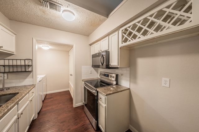 6402 Valleybrooke Court, Arlington, TX 76001