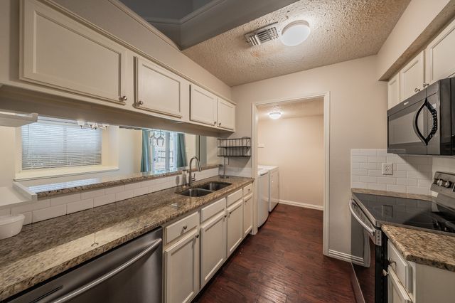 6402 Valleybrooke Court, Arlington, TX 76001