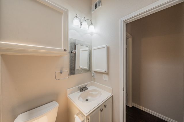 6402 Valleybrooke Court, Arlington, TX 76001