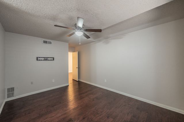 6402 Valleybrooke Court, Arlington, TX 76001
