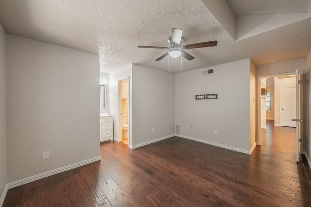 6402 Valleybrooke Court, Arlington, TX 76001
