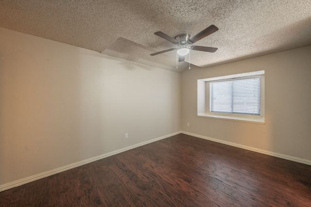 6402 Valleybrooke Court, Arlington, TX 76001