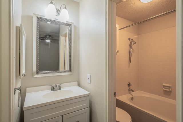 6402 Valleybrooke Court, Arlington, TX 76001