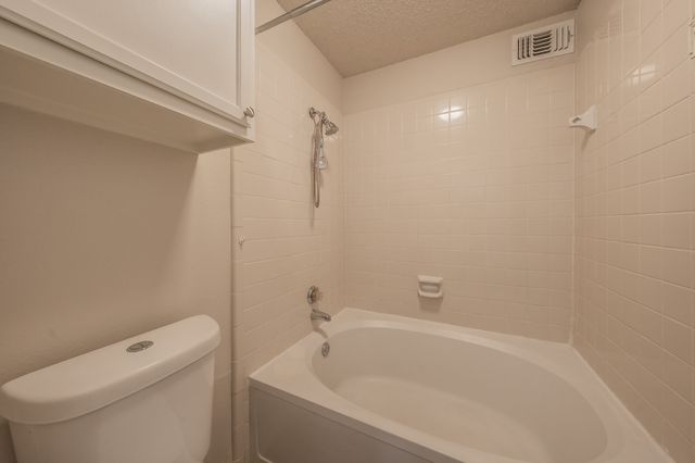 6402 Valleybrooke Court, Arlington, TX 76001