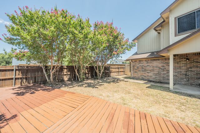 6402 Valleybrooke Court, Arlington, TX 76001