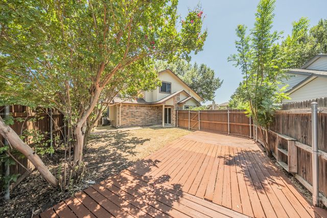 6402 Valleybrooke Court, Arlington, TX 76001