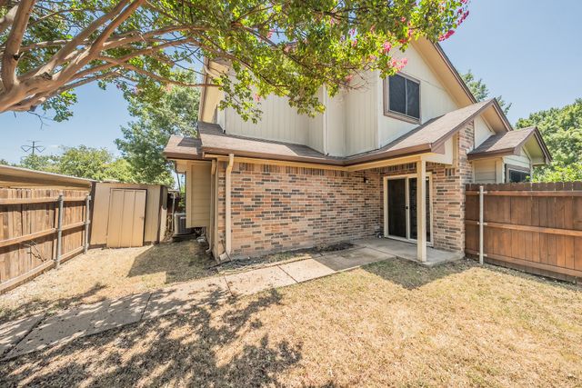 6402 Valleybrooke Court, Arlington, TX 76001