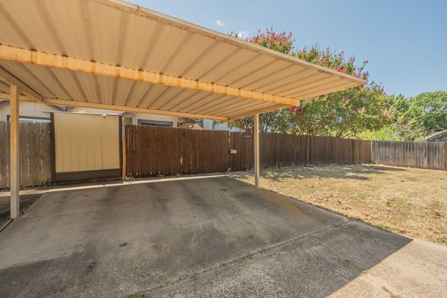 6402 Valleybrooke Court, Arlington, TX 76001
