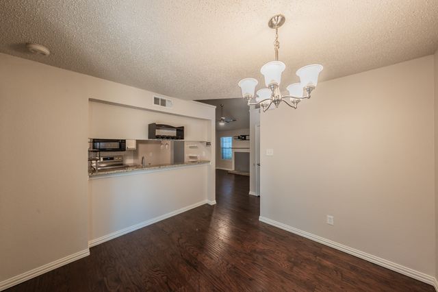 6402 Valleybrooke Court, Arlington, TX 76001