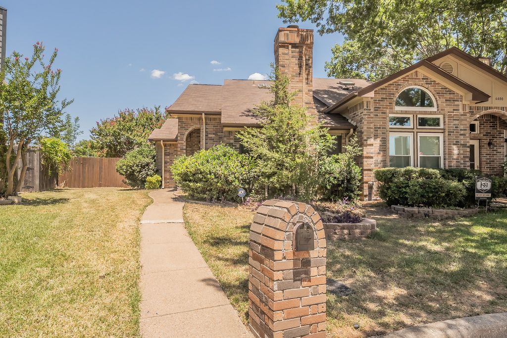 6402 Valleybrooke Court, Arlington, TX 76001