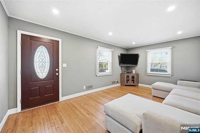 194 Ramapo Valley Road, Oakland, NJ 07436