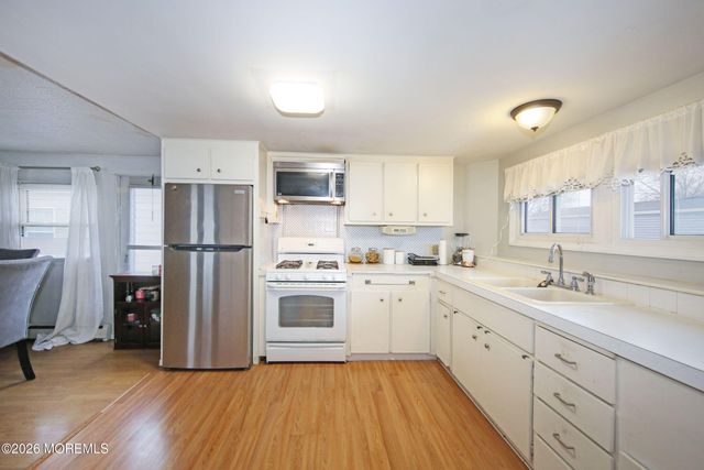 14 Monique Circle, Hazlet, NJ 07730