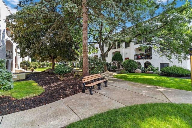 210 Fellsview Terrace 212, Stoneham, MA 02180