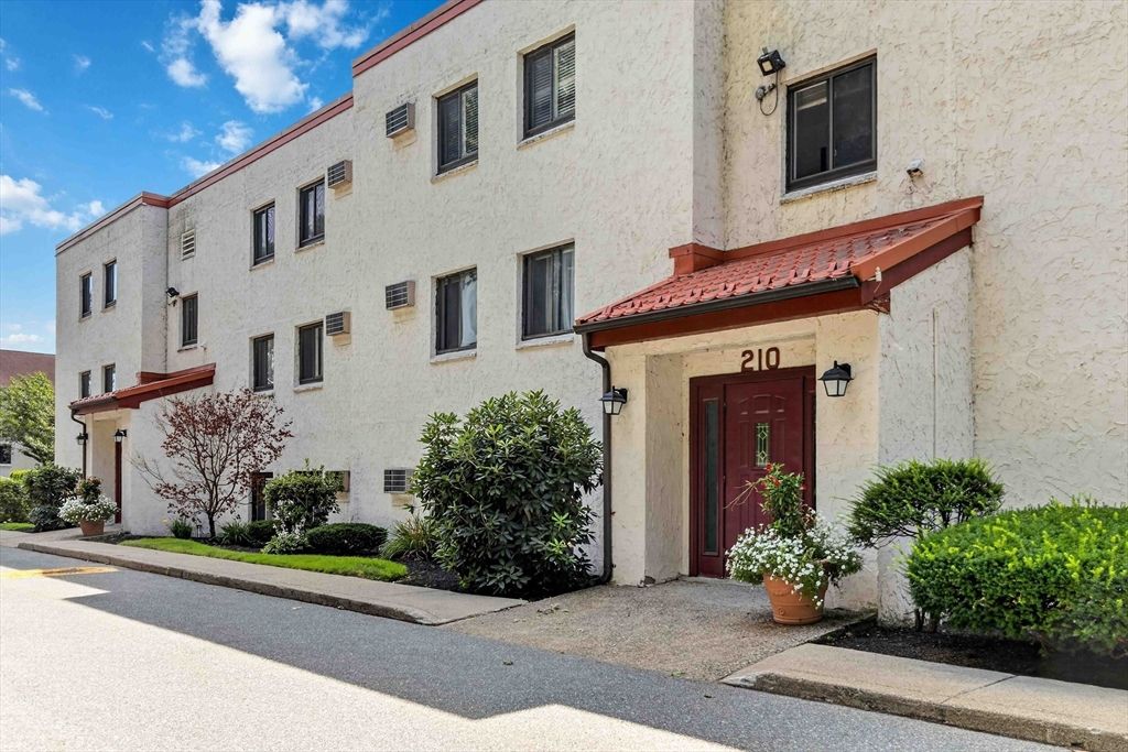 210 Fellsview Terrace 212, Stoneham, MA 02180