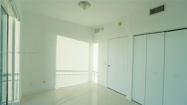 60 SW 13th St 2215, Miami, FL 33130