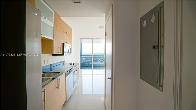 60 SW 13th St 2215, Miami, FL 33130