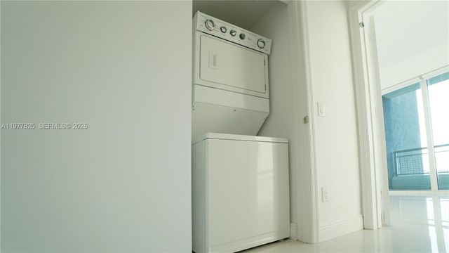 60 SW 13th St 2215, Miami, FL 33130