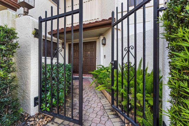 22589 Esplanada Drive, Boca Raton, FL 33433