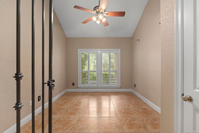 283 Shady Grove Dr, Bulverde, TX 78163