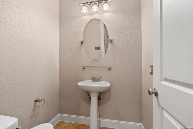 283 Shady Grove Dr, Bulverde, TX 78163