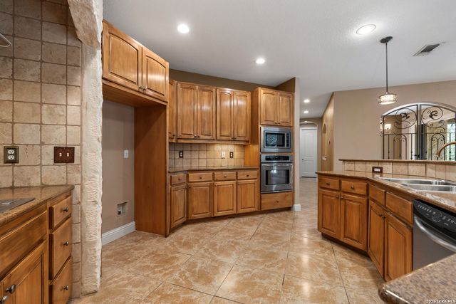 283 Shady Grove Dr, Bulverde, TX 78163