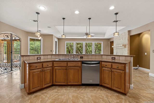 283 Shady Grove Dr, Bulverde, TX 78163