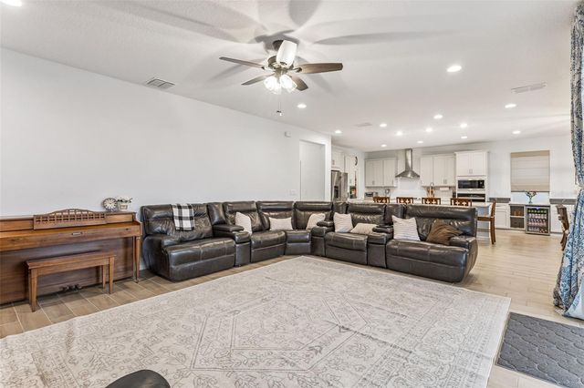 594 VIA BELLA COURT, Howey In The Hills, FL 34737