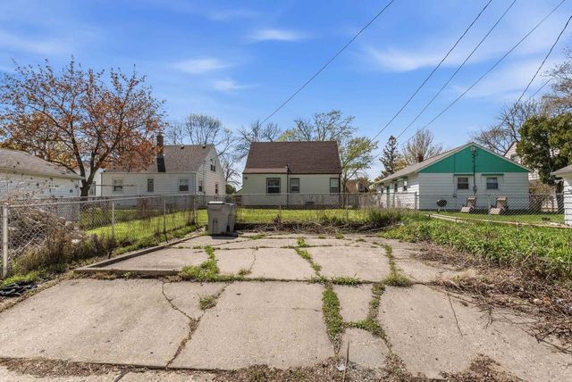 3930 70TH STREET, Milwaukee, WI 53216