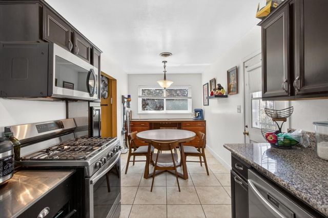 611 Atkinson St, Roseville, CA 95678