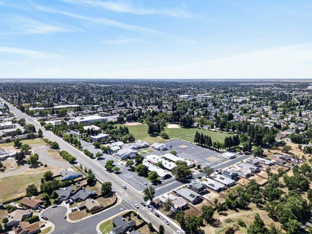 611 Atkinson St, Roseville, CA 95678
