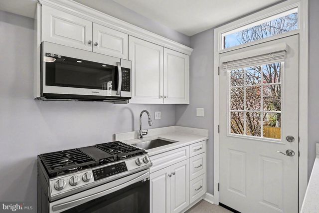 117 WESMOND DR, Alexandria, VA 22305