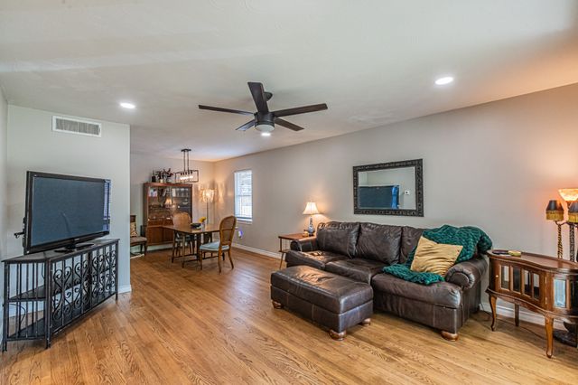 3520 Loganwood Drive, Dallas, TX 75227