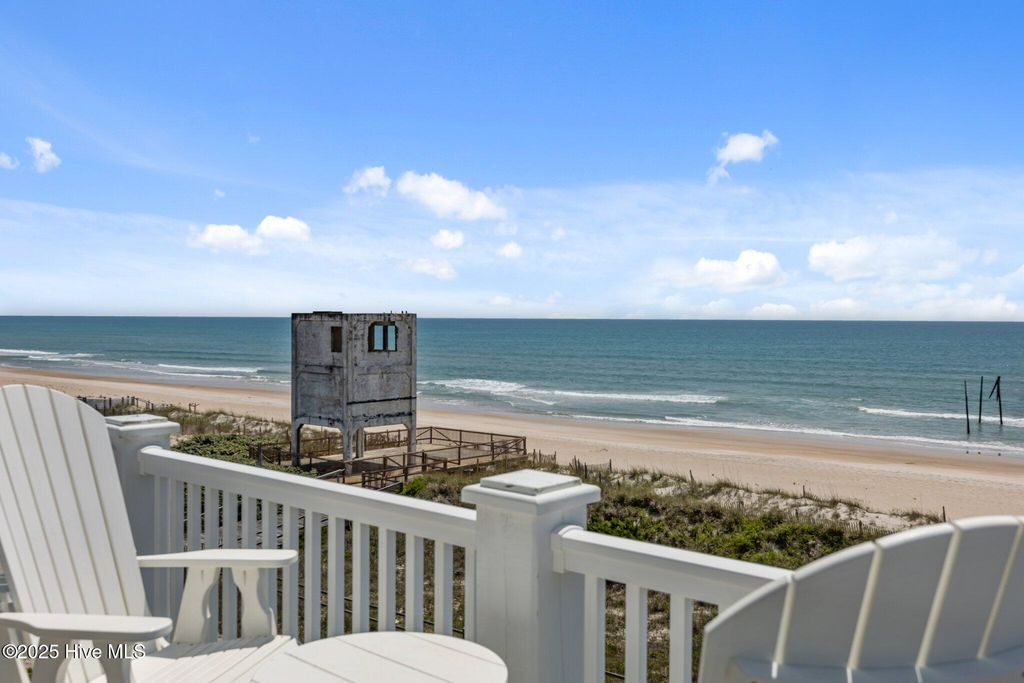 Image 10 of property listing at 130 N Permuda Wynd Drive, N Topsail Beach, NC 28460