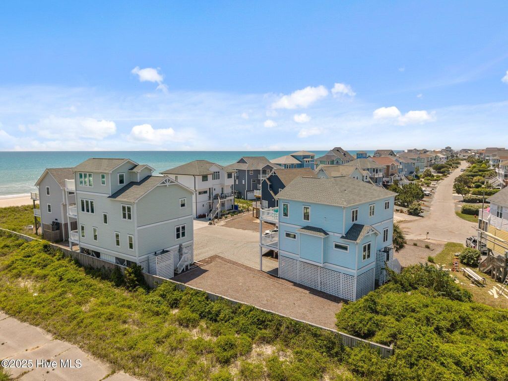 Image 11 of property listing at 130 N Permuda Wynd Drive, N Topsail Beach, NC 28460