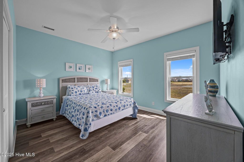 Image 19 of property listing at 130 N Permuda Wynd Drive, N Topsail Beach, NC 28460