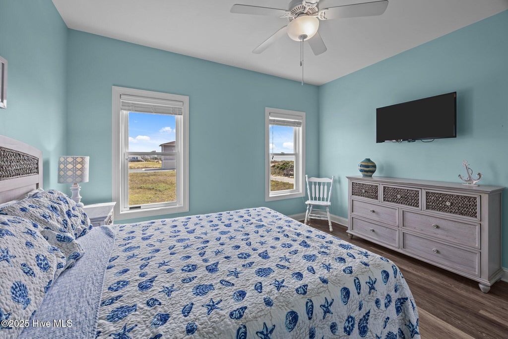 Image 20 of property listing at 130 N Permuda Wynd Drive, N Topsail Beach, NC 28460