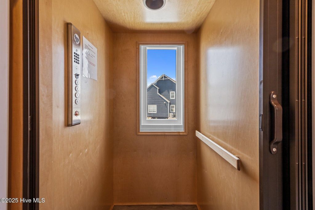 Image 37 of property listing at 130 N Permuda Wynd Drive, N Topsail Beach, NC 28460