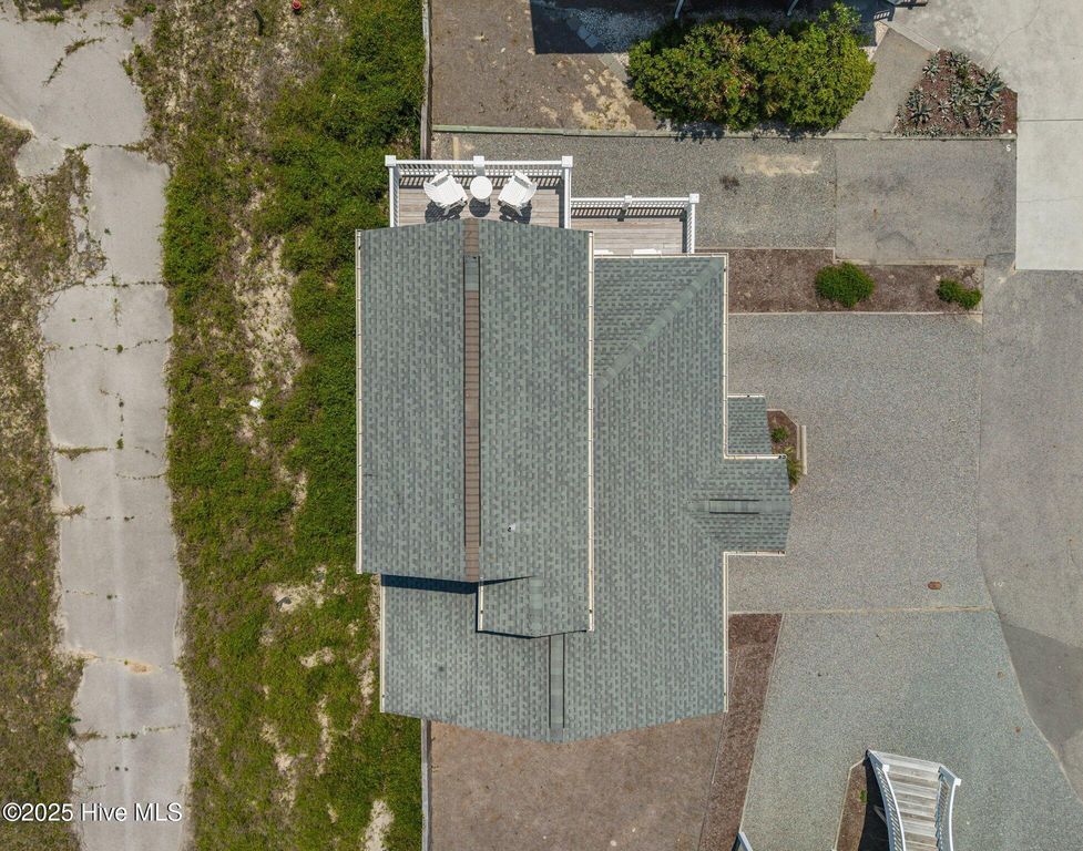 Image 60 of property listing at 130 N Permuda Wynd Drive, N Topsail Beach, NC 28460