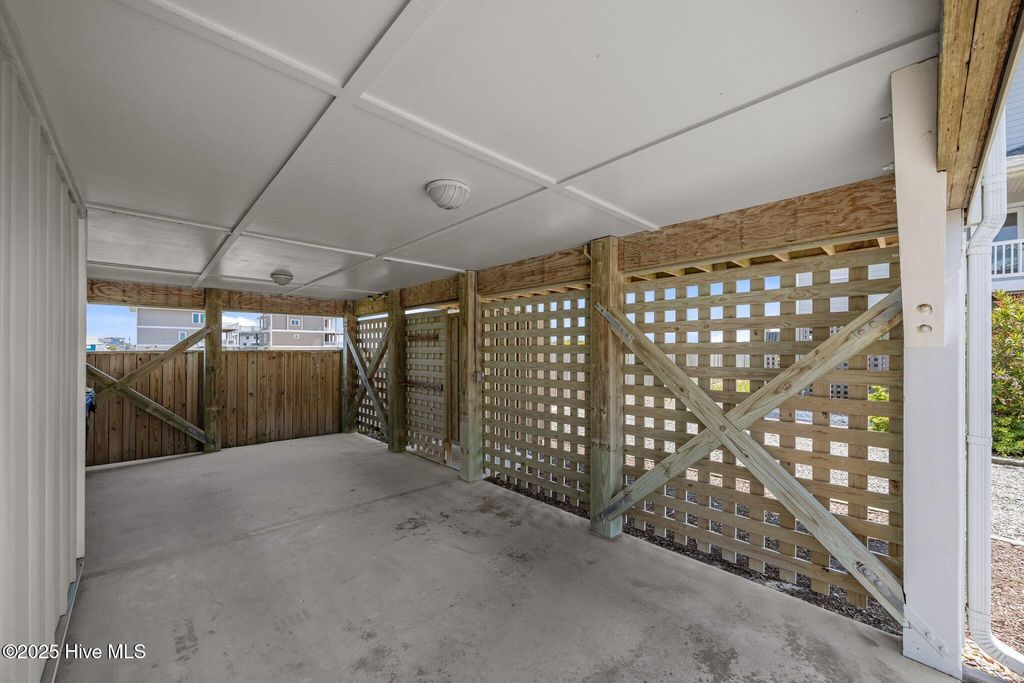 Image 67 of property listing at 130 N Permuda Wynd Drive, N Topsail Beach, NC 28460