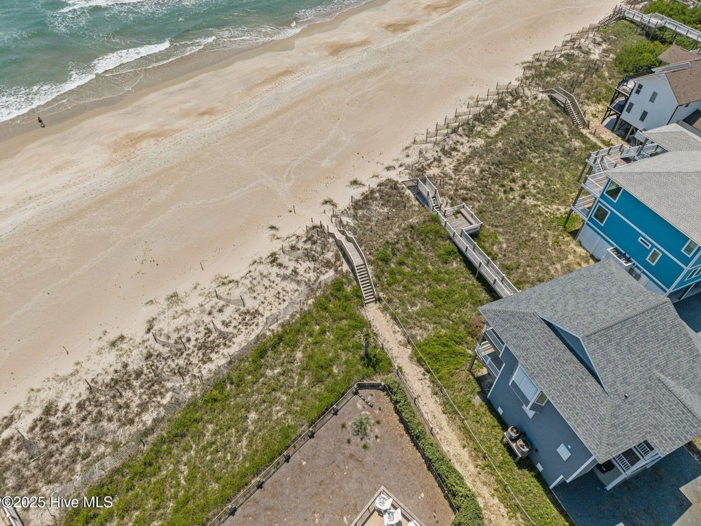 Image 70 of property listing at 130 N Permuda Wynd Drive, N Topsail Beach, NC 28460