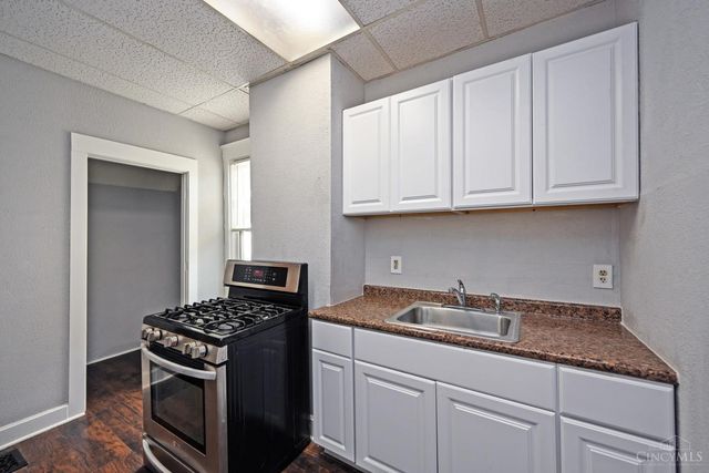 3608 W Eighth Street, Cincinnati, OH 45205