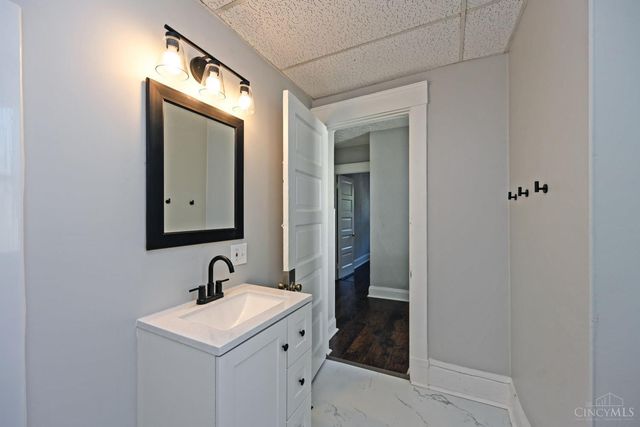 3608 W Eighth Street, Cincinnati, OH 45205